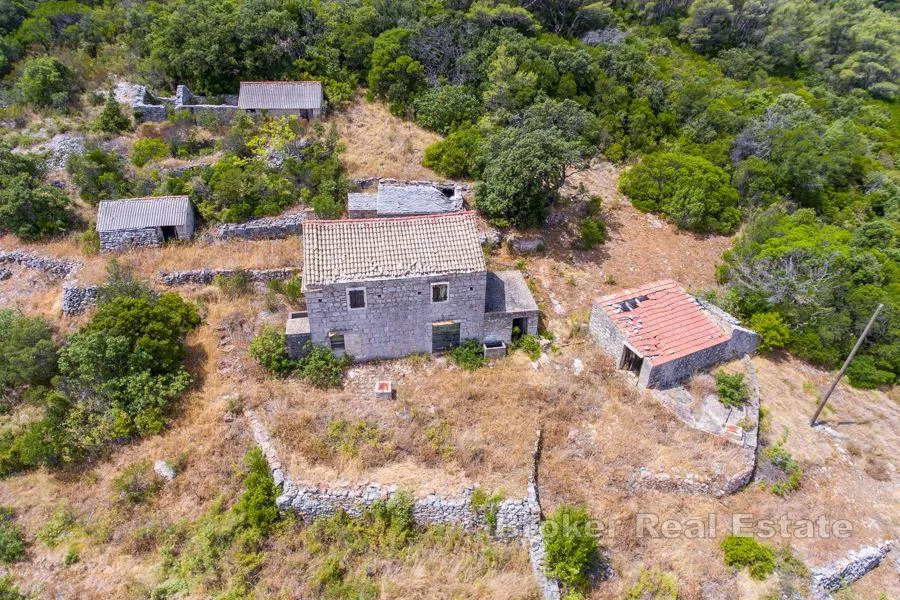 imanje sa starim kamenim kućama - slika 4