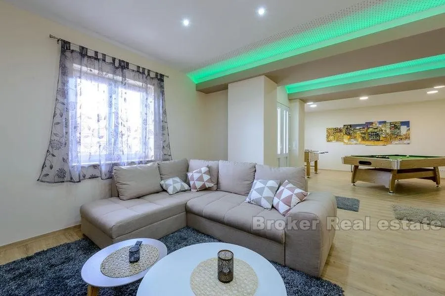 luksuzna kamena villa za najam - slika 19