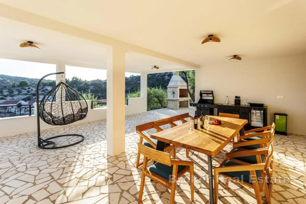 villa u trećem redu do mora - slika 11
