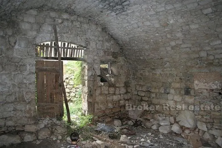 ruševna kamena kuća, na prodaju - slika 8