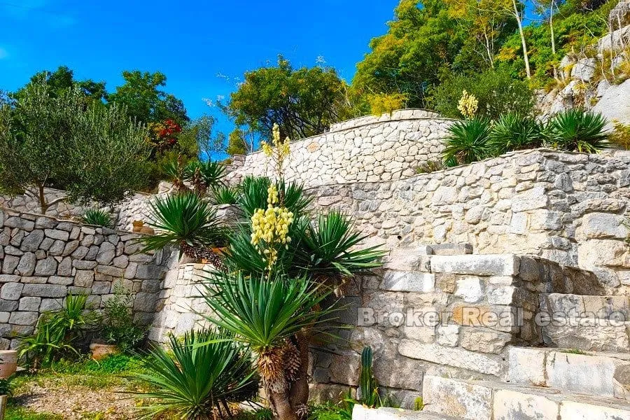 kamene kuće s pogledom na more - slika 7