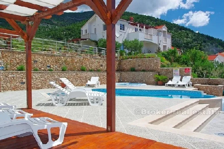 apartmanska kuća s bazenom i pogledom na more, na prodaju - slika 4