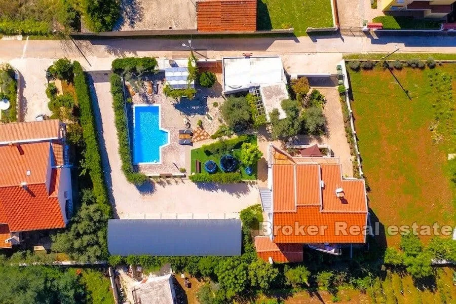 apartmanska vila s bazenom - slika 20