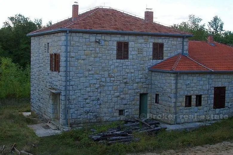 zgrada sa 15 soba - idealno za starački dom - slika 4