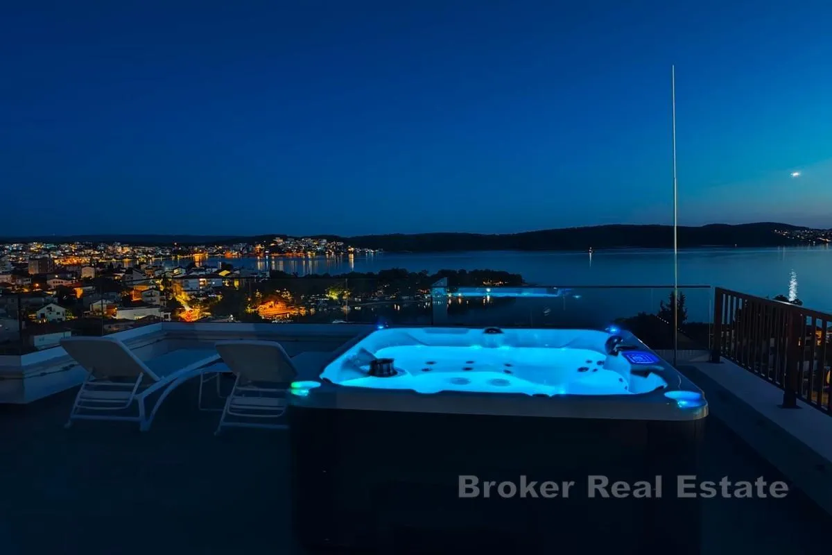 luksuzni penthouse s krovnom terasom i panoramskim pogledom na more - slika 20