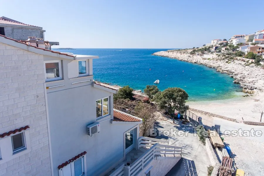 apartmanska kuća na izuzetnoj lokaciji - slika 1