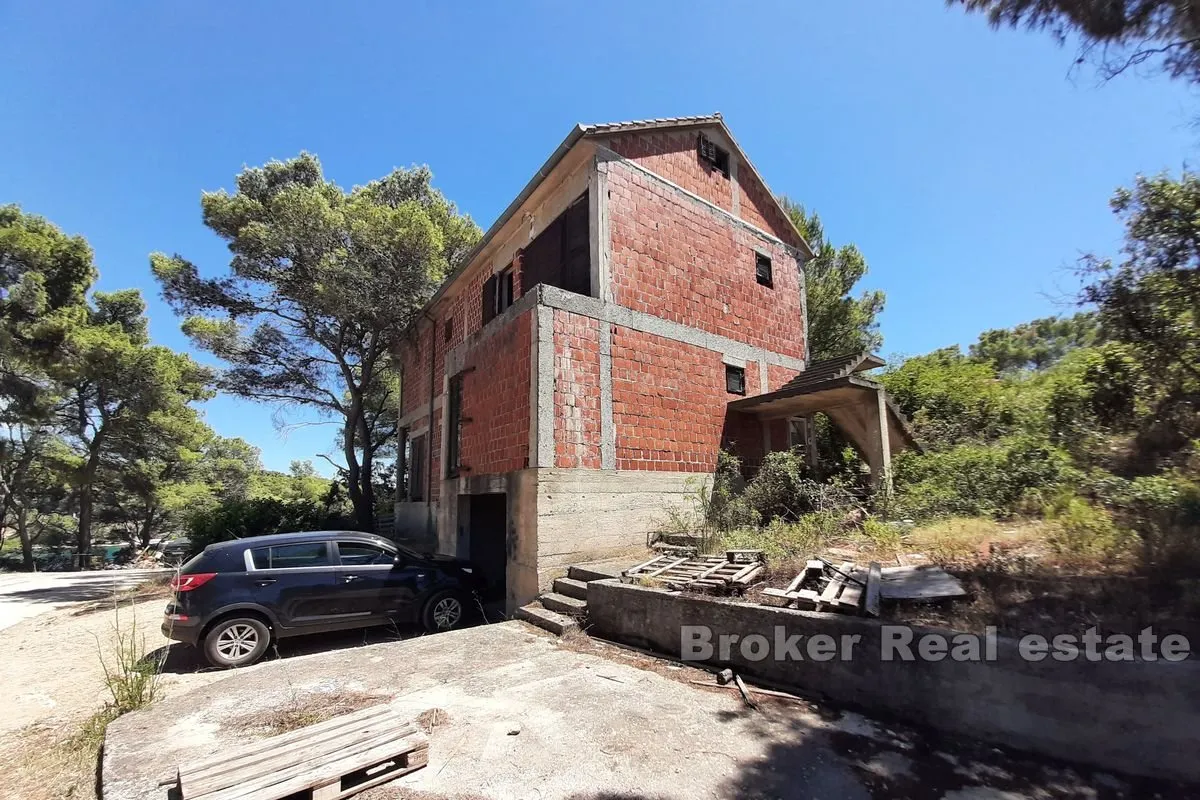nedovršena apartmanska kuća u prvom redu od mora - slika 5