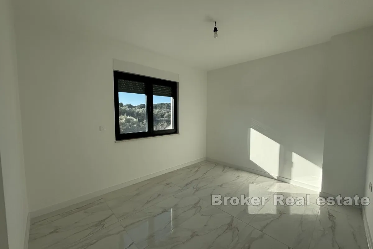 prostrani penthouse s pogledom na more - slika 5