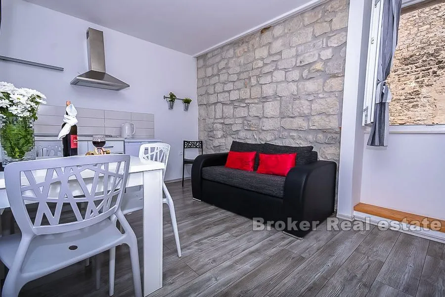 renovirana kamena kuća, na prodaju - slika 16