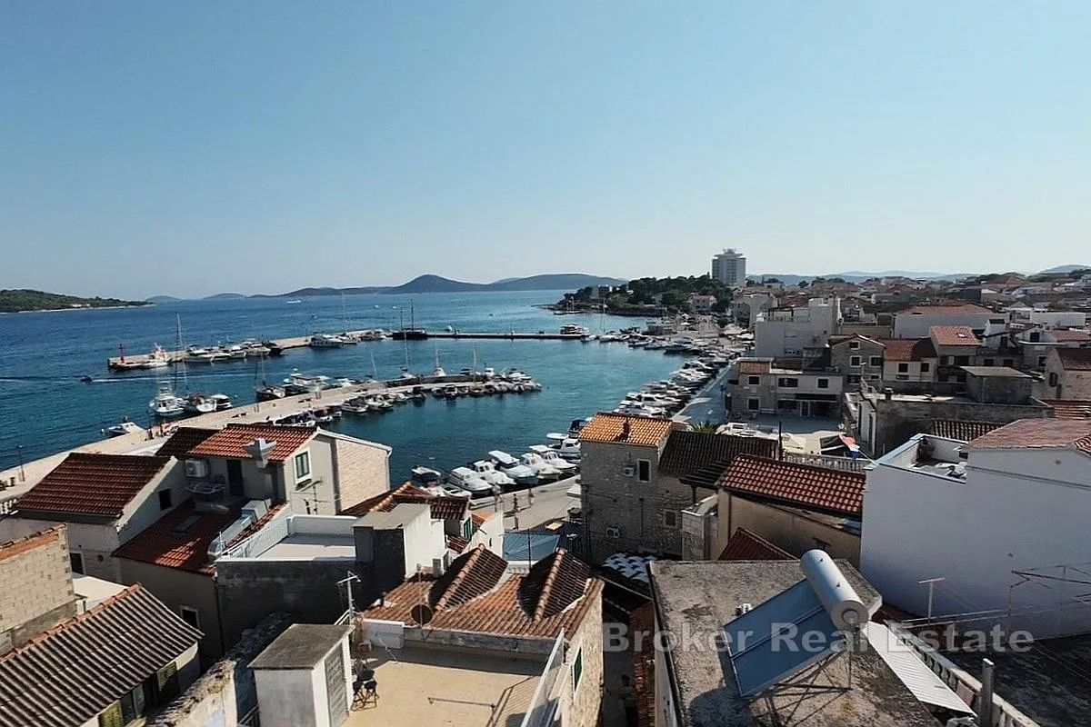 apartmanska kuća u centru grada - slika 14