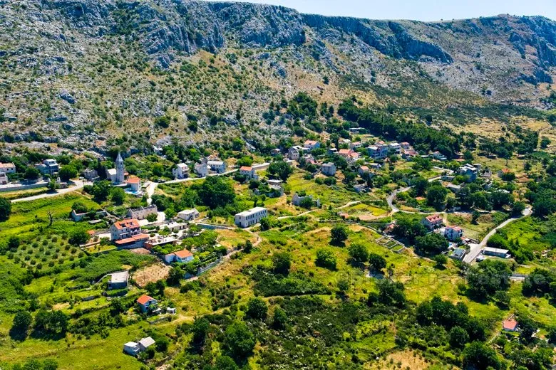 vila s bazenom, za najam - slika 1