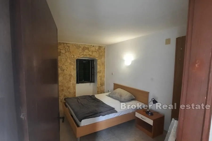 kamena kuća s pogledom na more - slika 9