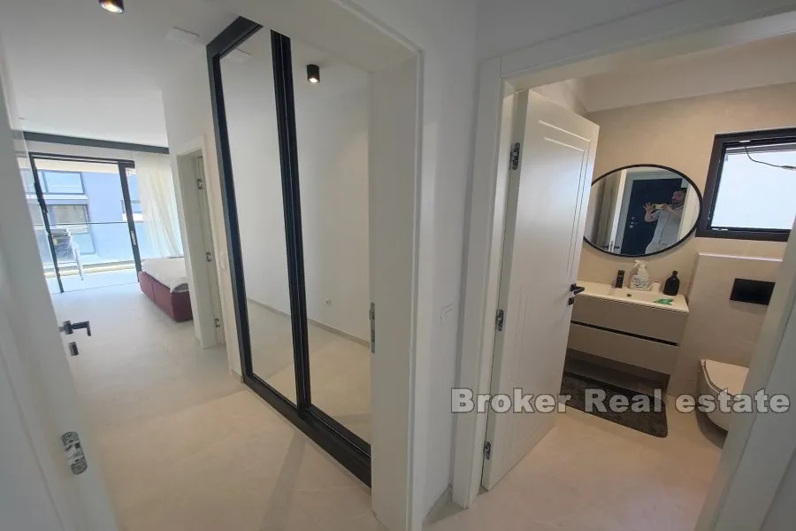 luksuzna apartmanska vila s pogledom na more - slika 11
