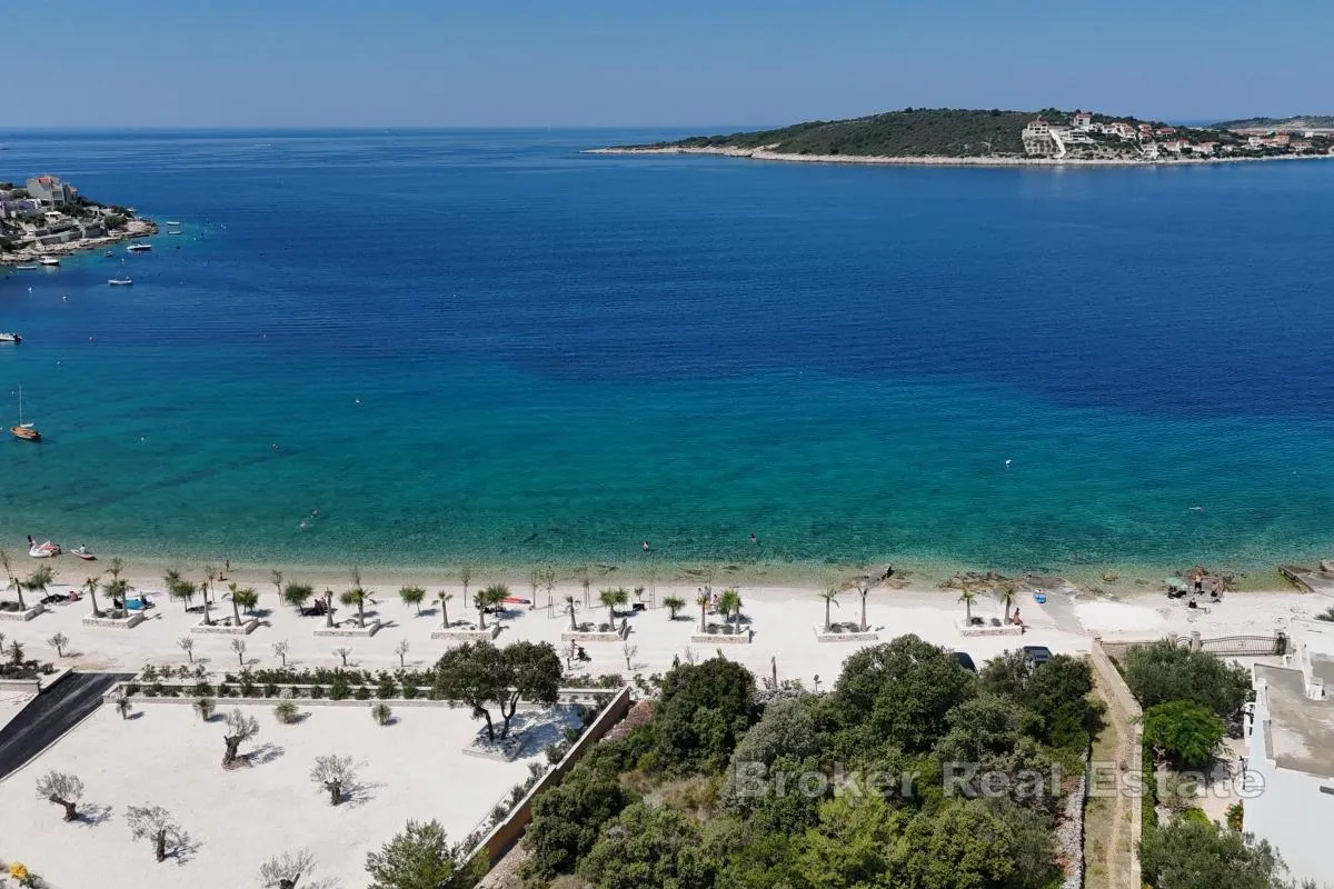 samostojeća kuća s dva stana i velikim potencijalom - slika 11