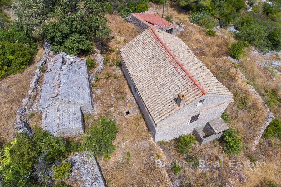 imanje sa starim kamenim kućama - slika 7