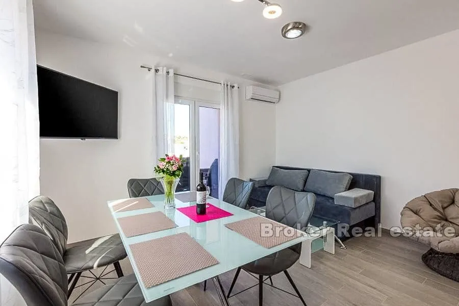 apartmanska kuća u drugom redu do mora - slika 4