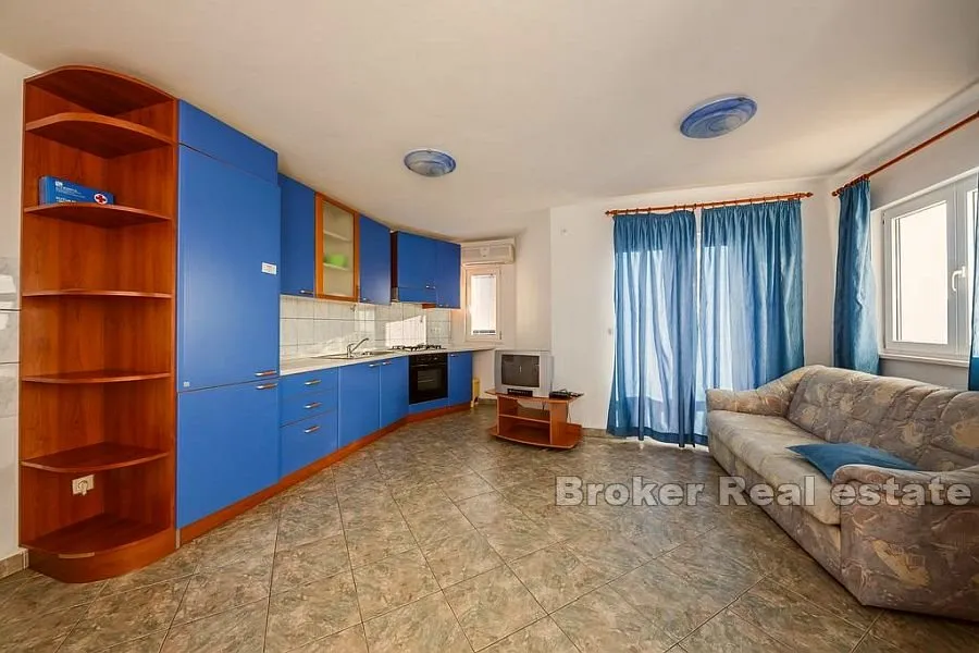 apartmanska zgrada u blizini mora - slika 5