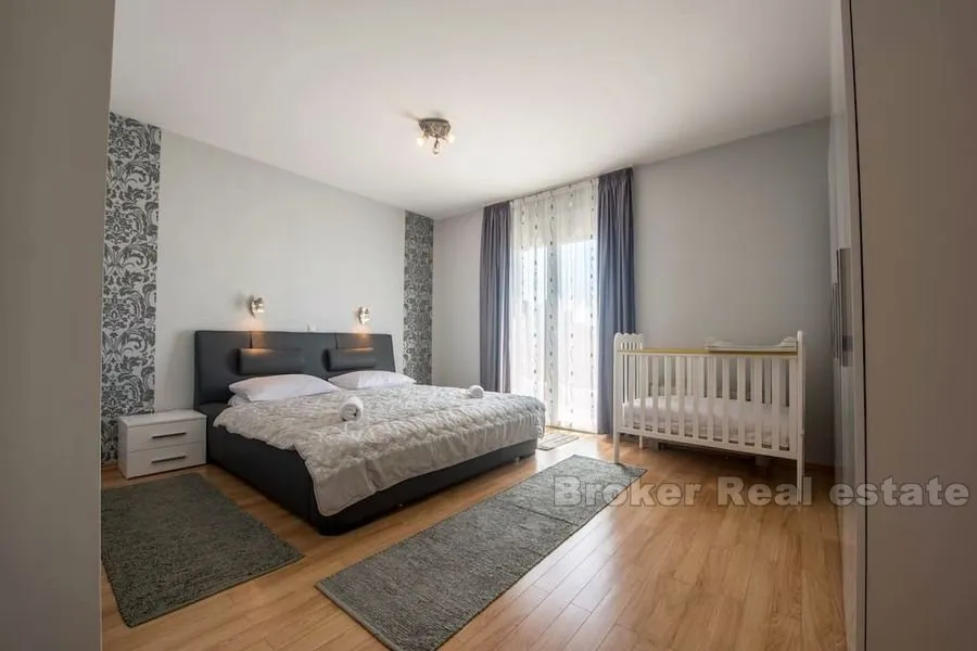 luksuzna vila sa prekrasnim pogledom na grad - slika 13