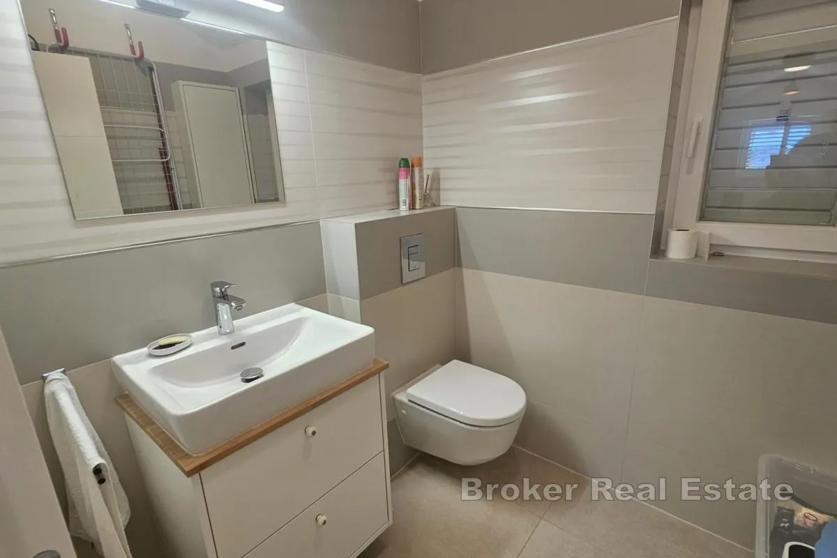 penthouse apartman u blizini plaže i centra - slika 7