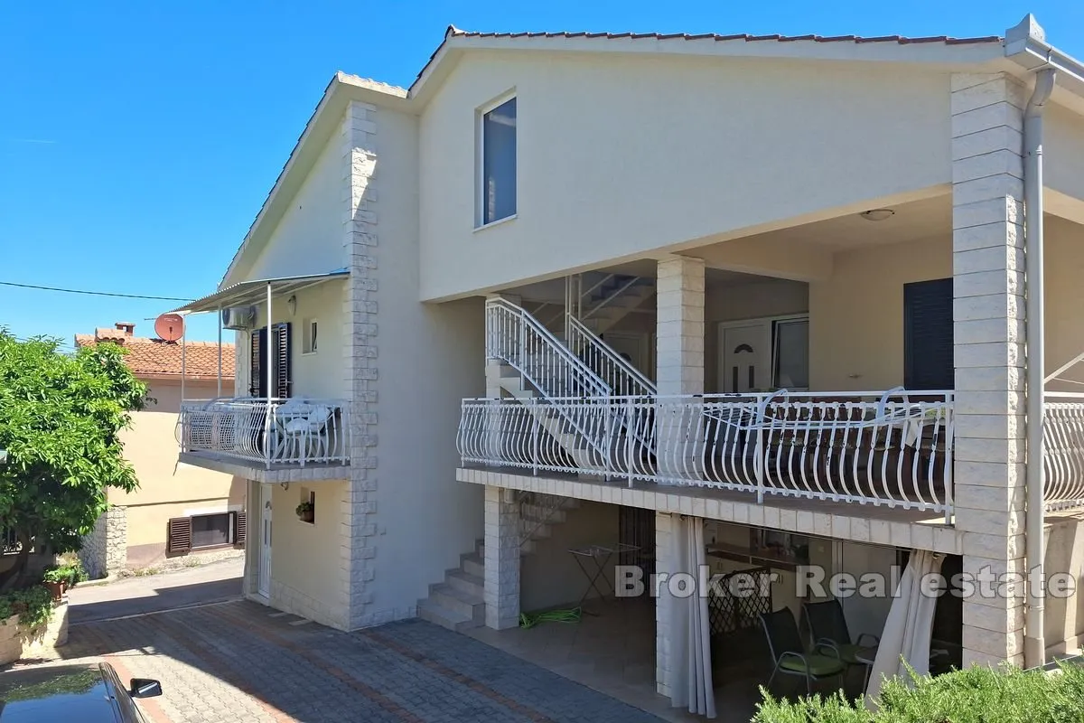 Apartmanska kuća s otvorenim pogledom na more - Žedno, Trogir