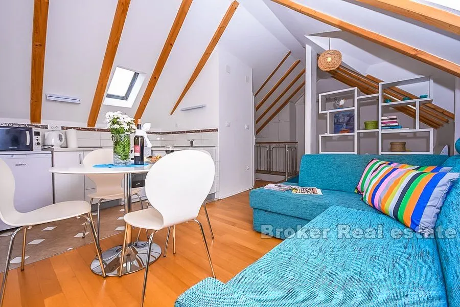 renovirana kamena kuća, na prodaju - slika 2