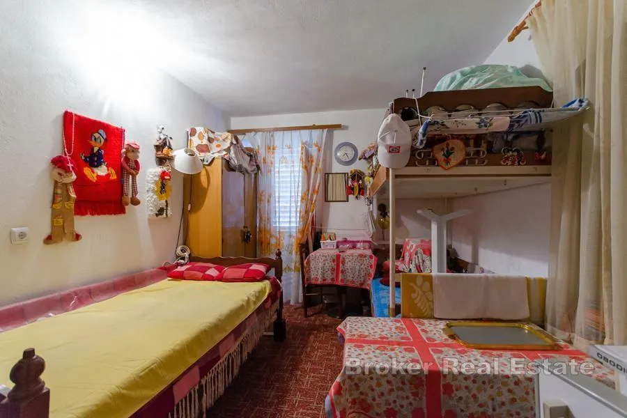 kamena kuća na rivi - slika 11