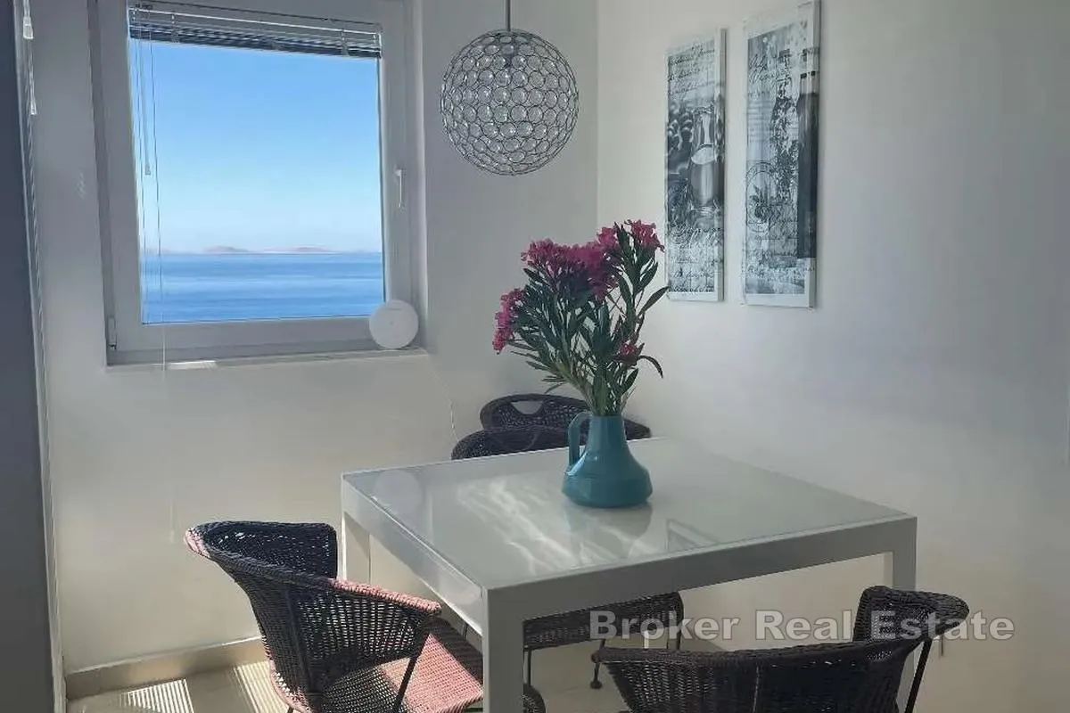 dva apartmana s pogledom na more, bazenom i parkingom - slika 6