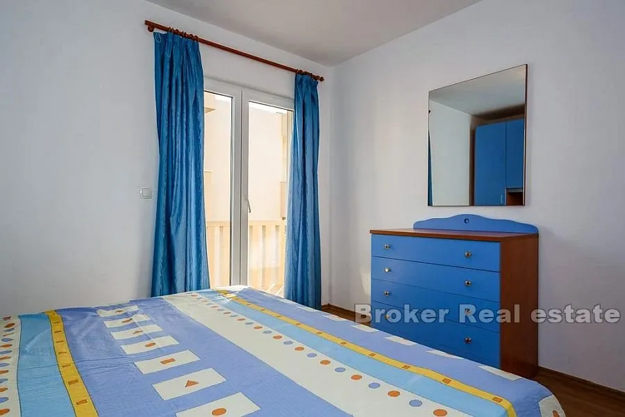apartmanska zgrada u blizini mora - slika 7