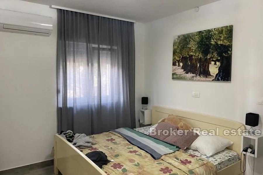 vila s bazenom i pogledom na more - slika 6