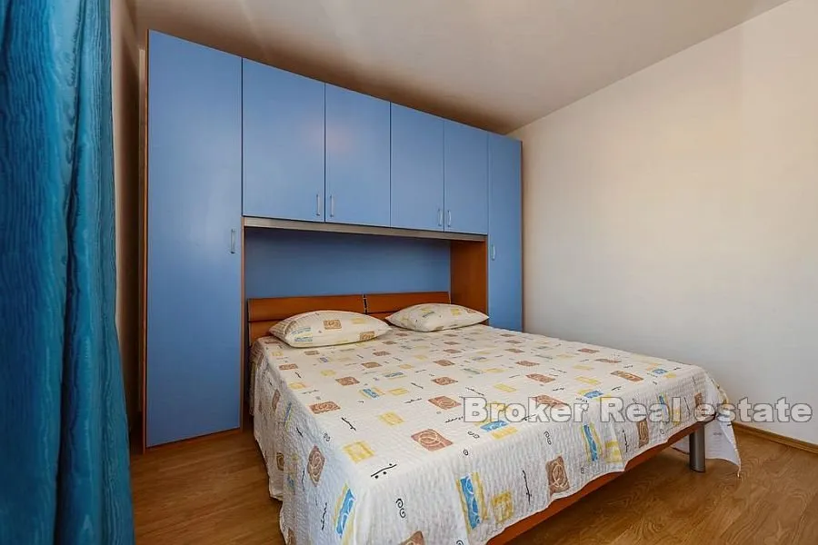 apartmanska zgrada u blizini mora - slika 8