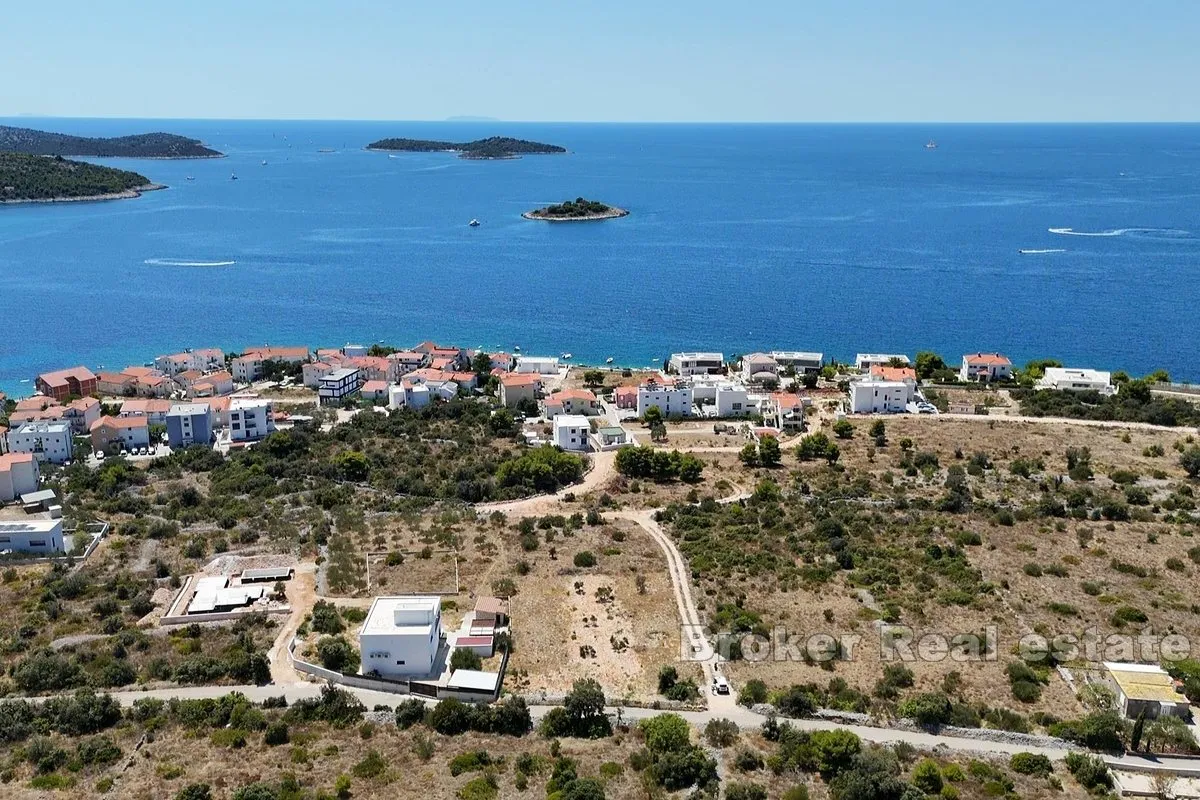 Građevinsko zemljište s pogledom na more - Rogoznica