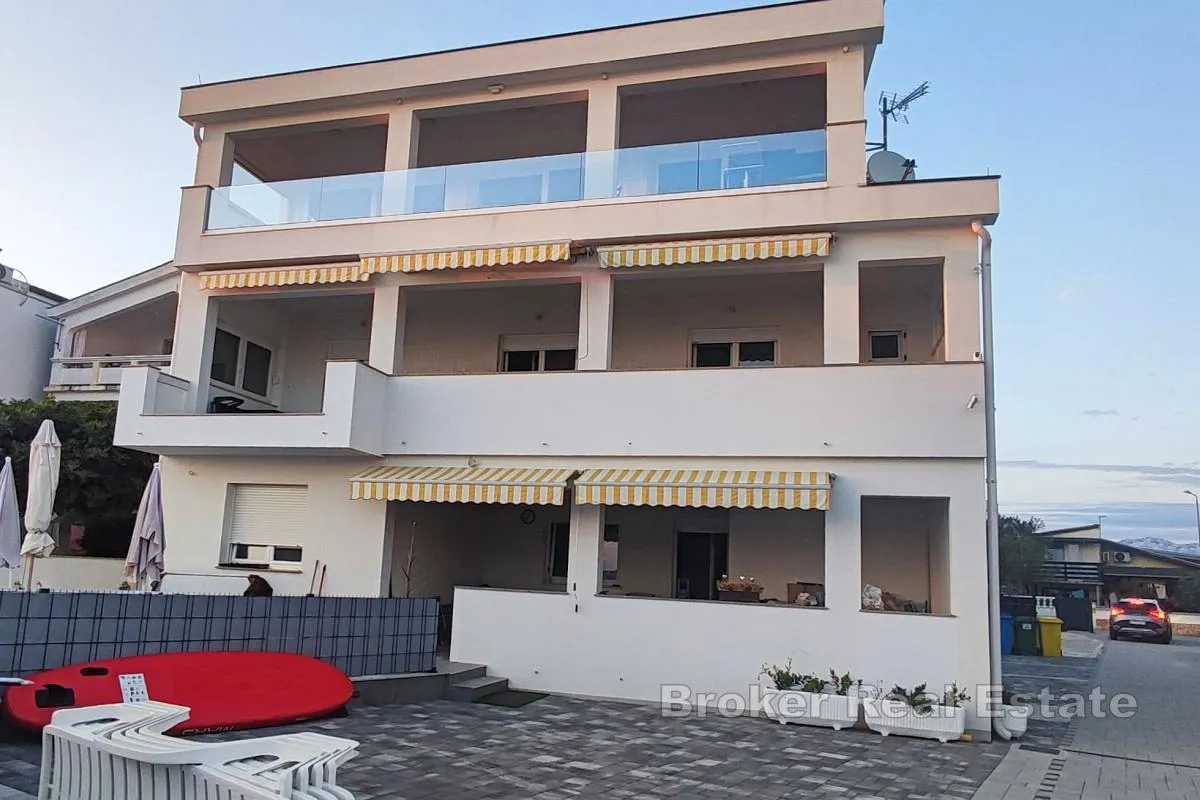 apartmani u prvom redu do mora - slika 13
