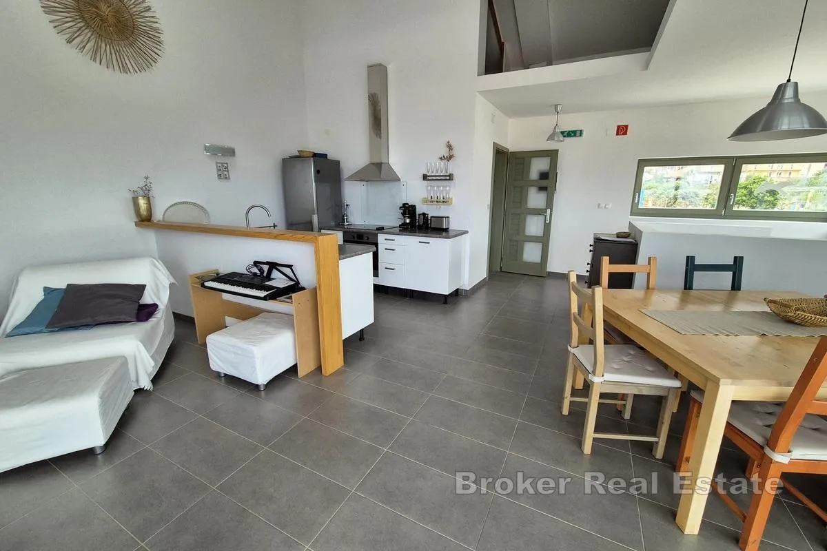 atraktivni apartman na tri etaže s pogledom na more - slika 4