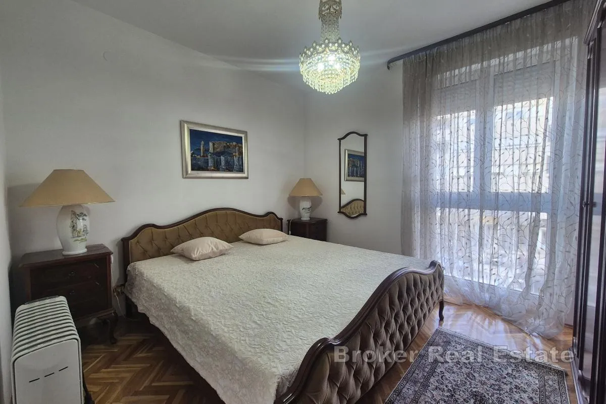 dvosobni stan za dugoročan najam u blizini bolnice - slika 4