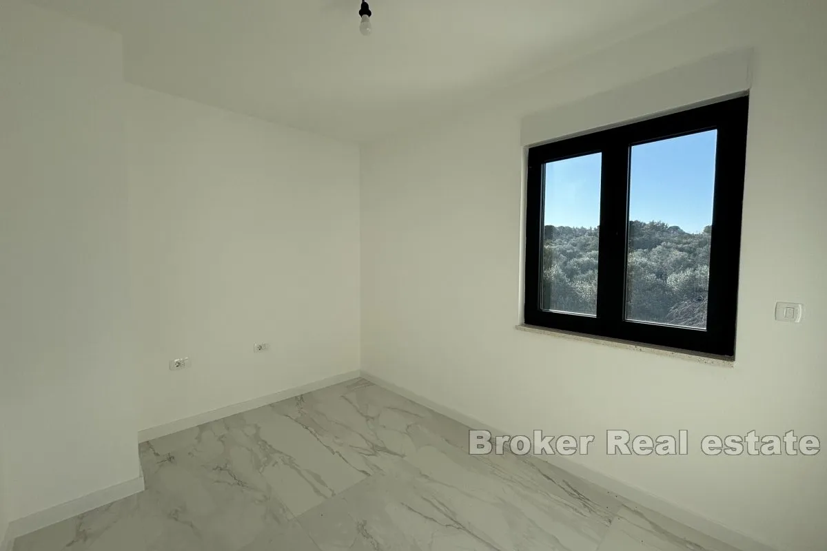 prostrani penthouse s pogledom na more - slika 4