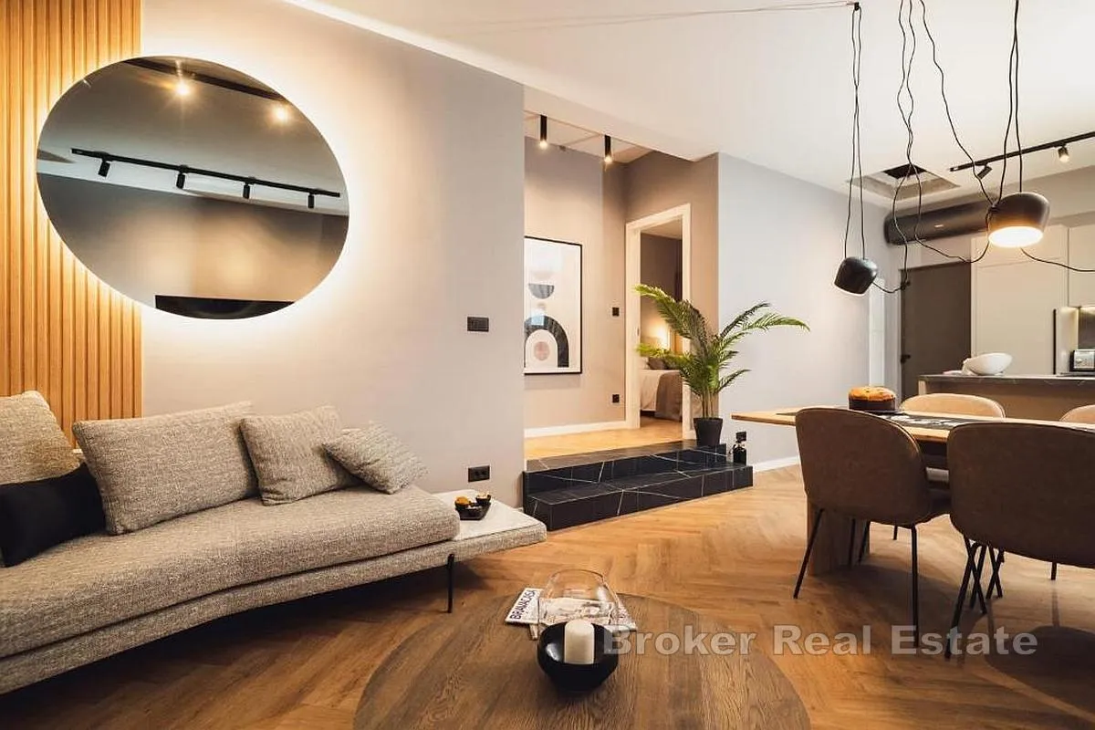 vila s dva apartmana i bazenom - slika 12