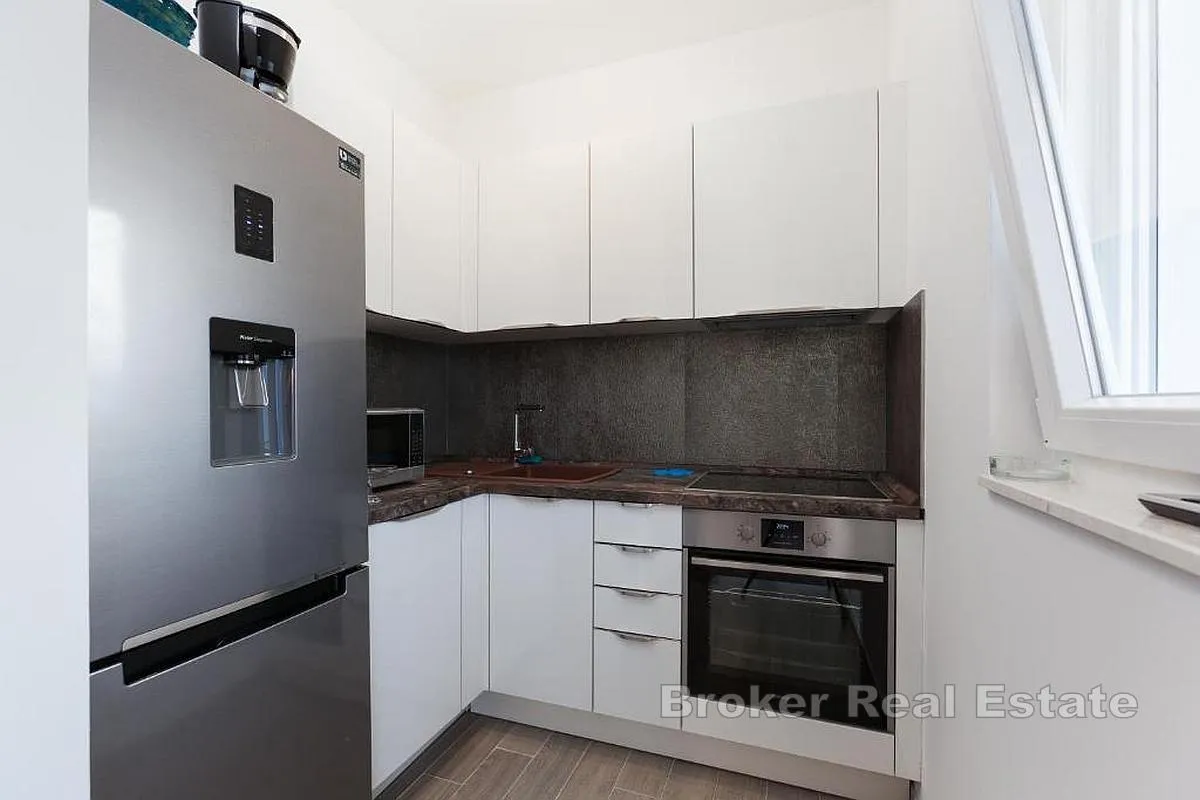 moderna apartmanska kuća u prvom redu do mora - slika 4