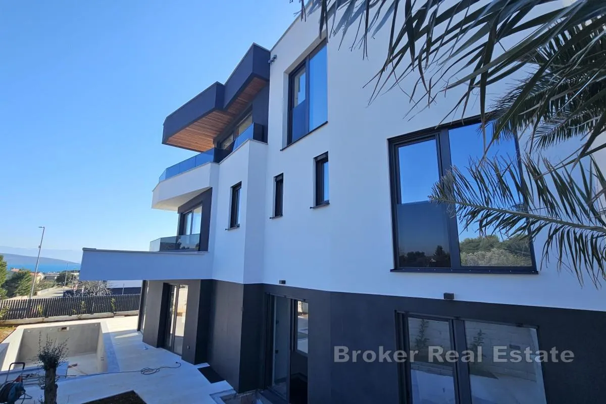 penthouse s krovnom terasom i bazenom - slika 18