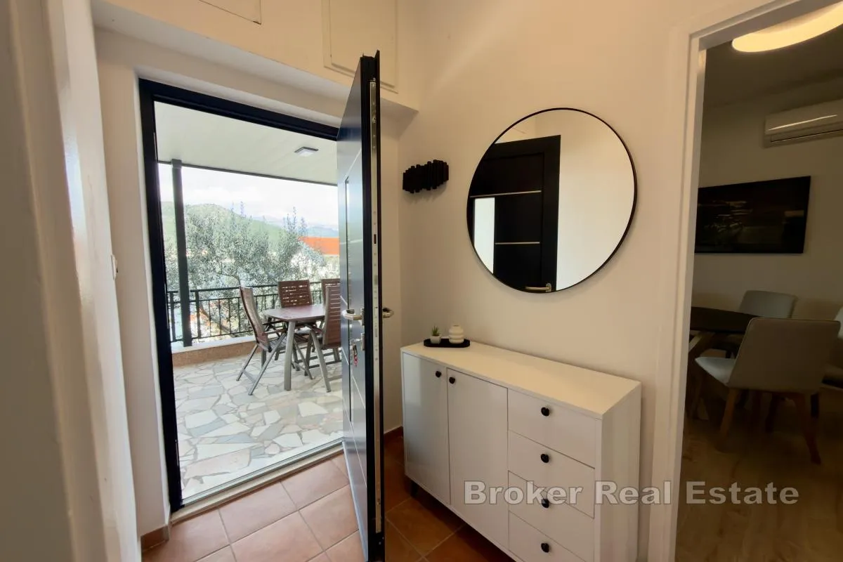 tri apartmanske jedince s pogledom na more - slika 7