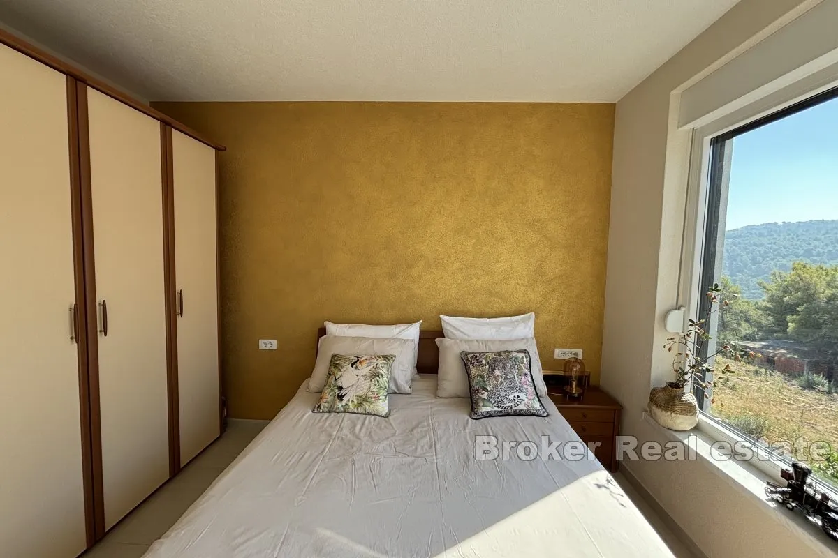 moderan apartman s djelomičnim pogledom na more - slika 11