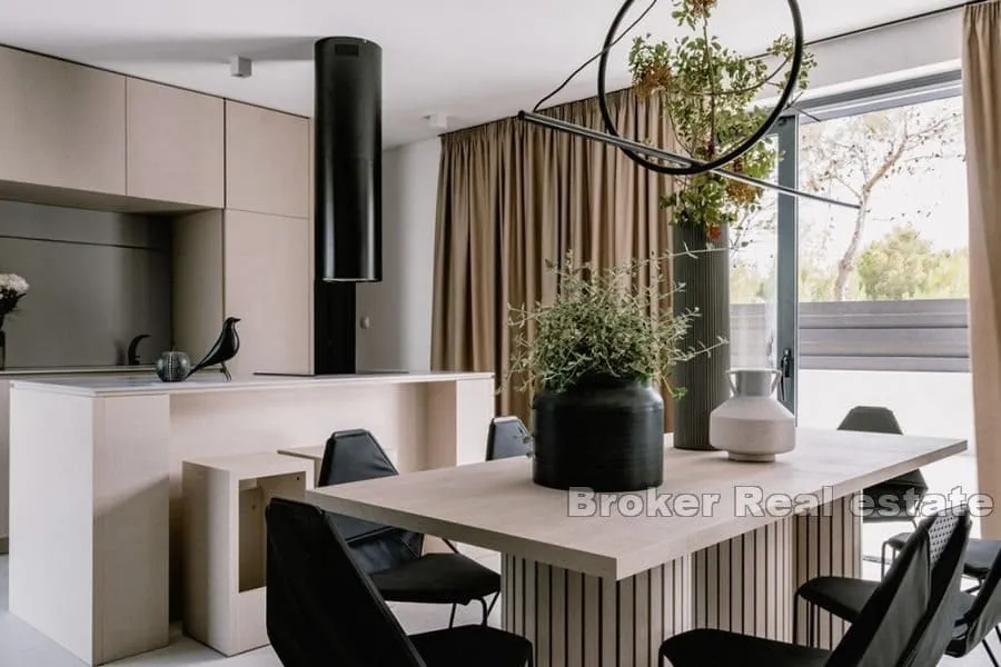 moderna, luksuzna vila s bazenom - slika 6