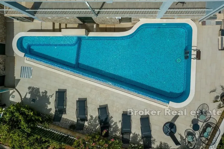 moderna vila s bazenom - slika 18