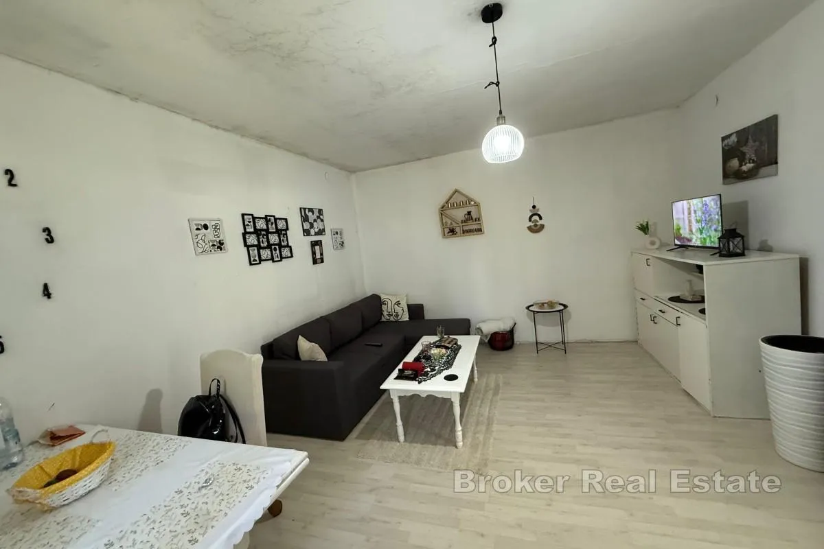 kuća za renovaciju na prostranom zemljištu - slika 3