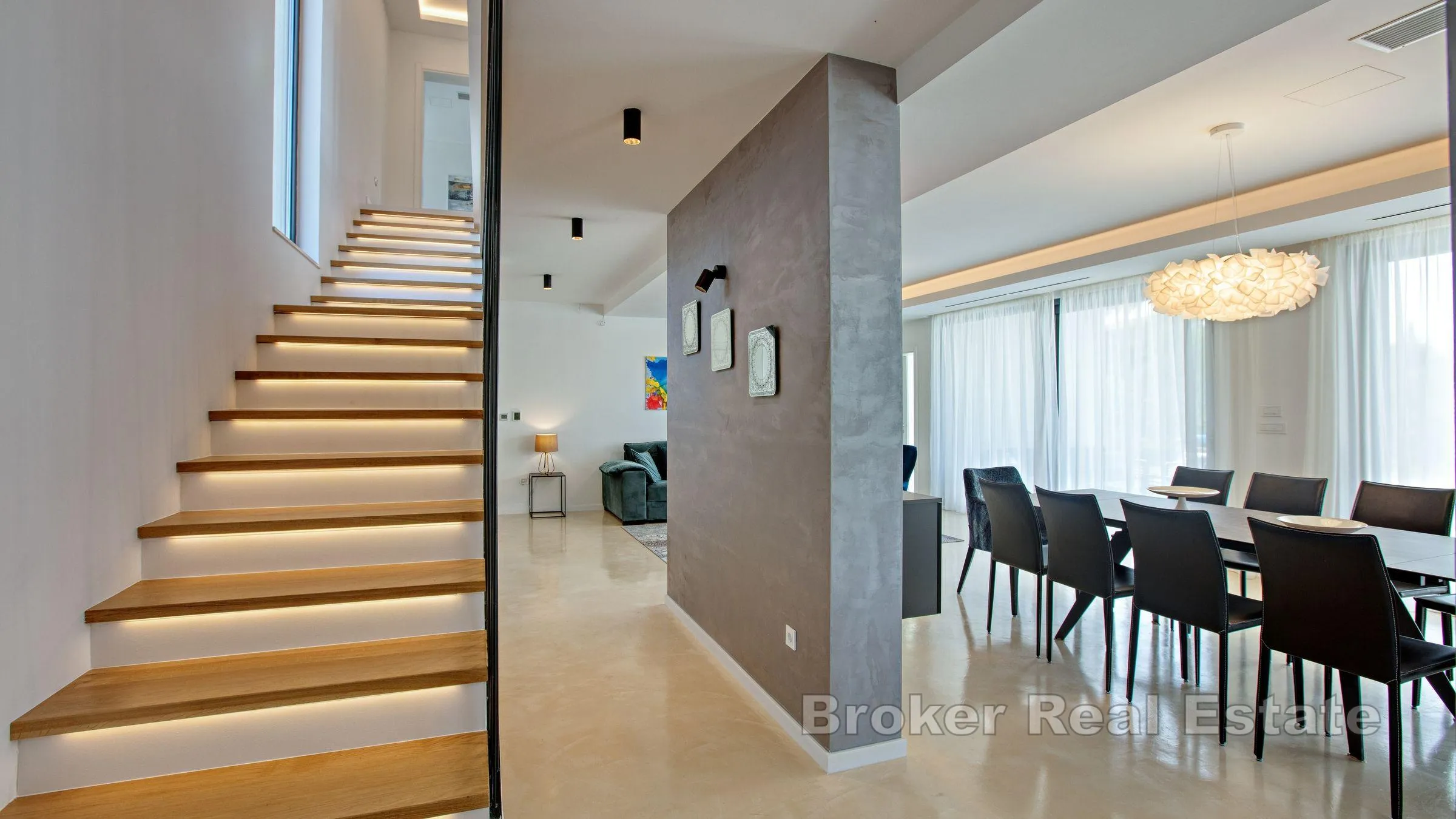 moderna villa s bazenom i pogledom na more - slika 11