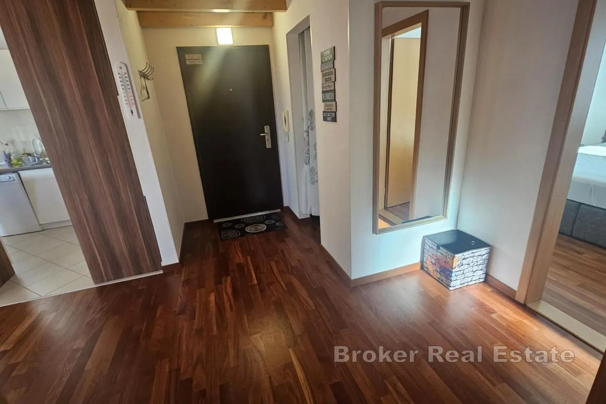 apartman s pogledom na more u mirnoj zoni - slika 3
