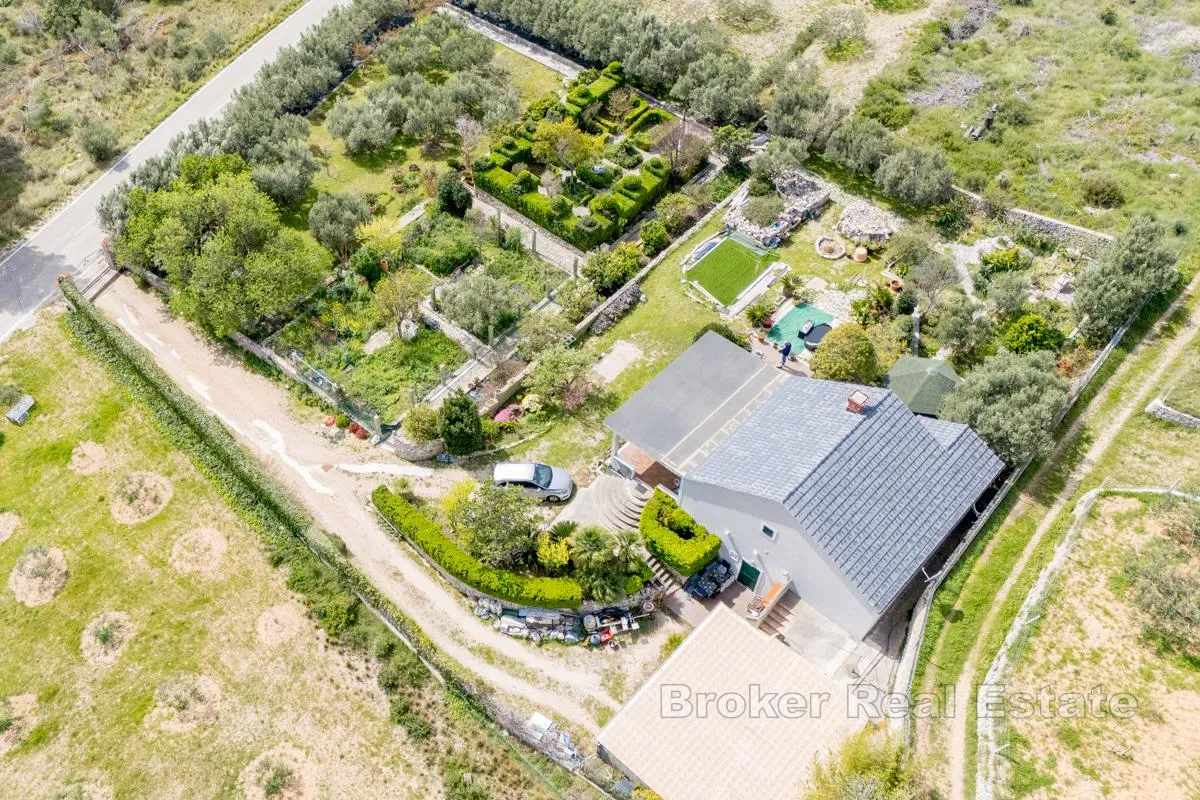 izuzetna nekretnina s pogledom na more - slika 2