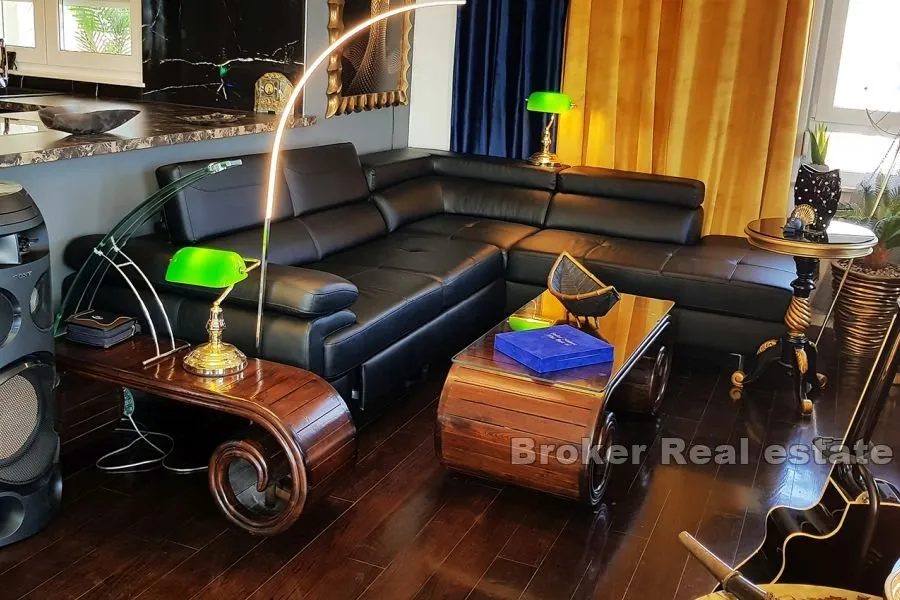 luksuzan penthouse s otvorenim pogledom na more - slika 6