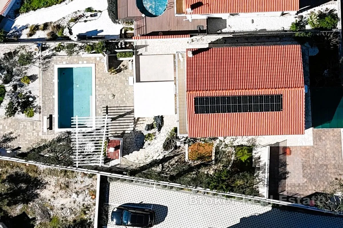 samostojeća kuća s bazenom i pogledom na more - slika 7
