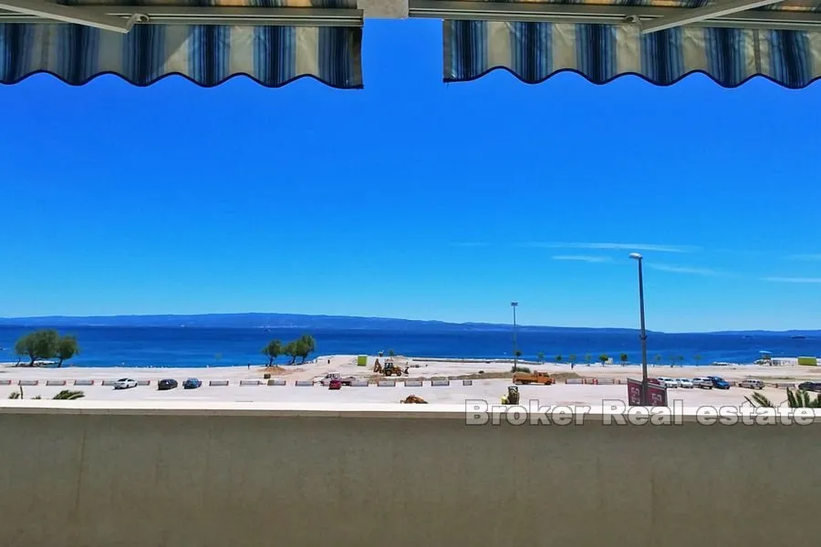 Žnjan, dvosoban stan prvi red do mora - Split