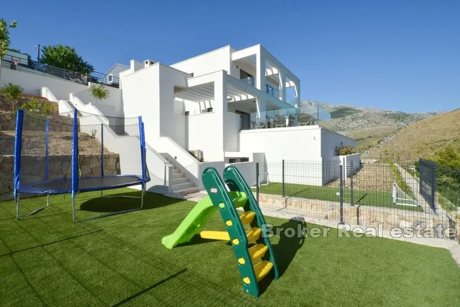 luksuzna vila s bazenom - slika 15